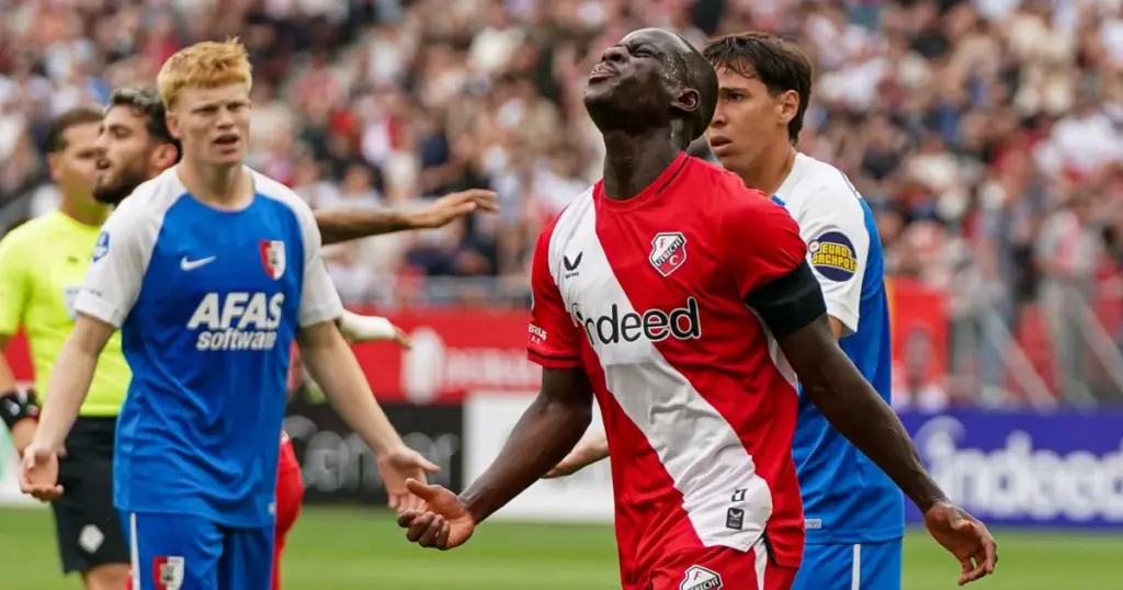Vlekkeloos AZ koploper na twee zeges • FC Utrecht nog puntloos onder Correia