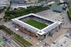 FC Barcelona-aanvaller Roony scheurt voorste kruisband af, stadionverboden na wangedrag bij NAC-Heerenveen