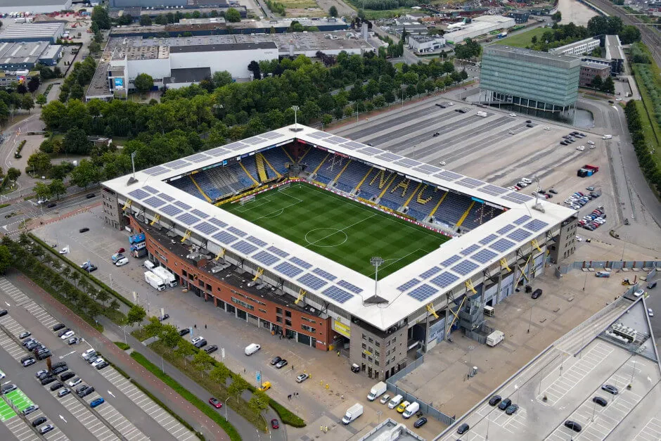 FC Barcelona-aanvaller Roony scheurt voorste kruisband af, stadionverboden na wangedrag bij NAC-Heerenveen