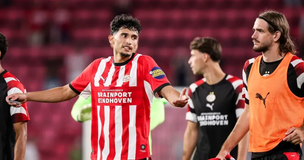 AZ worstelt tegen ADO • PSV geeft zege toch weg tegen Fortuna: 2-2