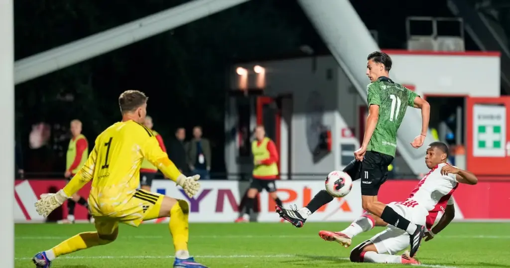 Fans raken niet uitgepraat over één man bij jong-Ajax: 'Wat is dat een baasje'