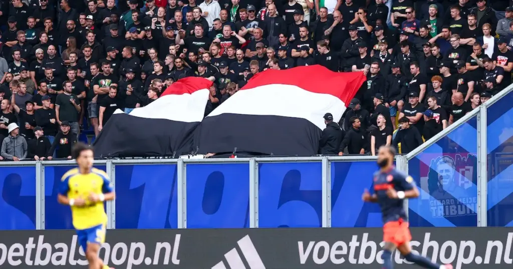 Rapport: aanpak van vuurwerk in voetbalstadions schiet tekort