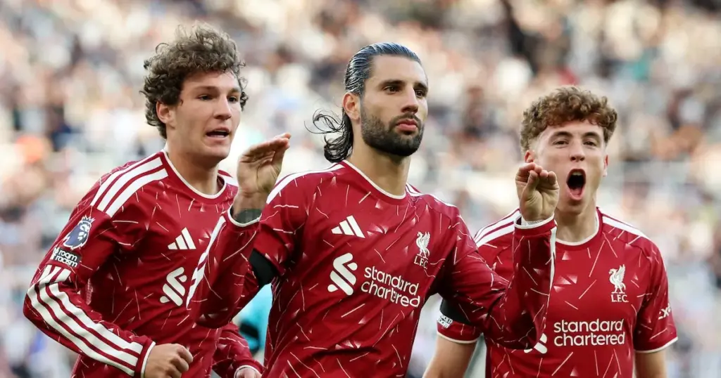 Liverpool pakt diep in blessuretijd punt bij Newcastle en debuterende Steur