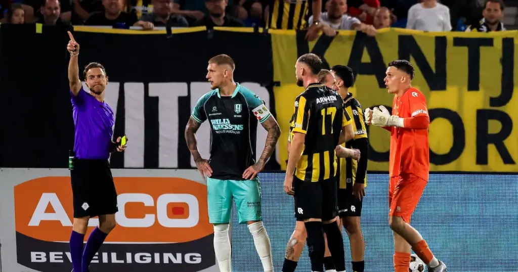 Marschalk grijpt zijn kans, maar één onbezonnen moment kost Vitesse de winst - De Gelderlander