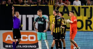 Marschalk grijpt zijn kans, maar één onbezonnen moment kost Vitesse de winst - De Gelderlander