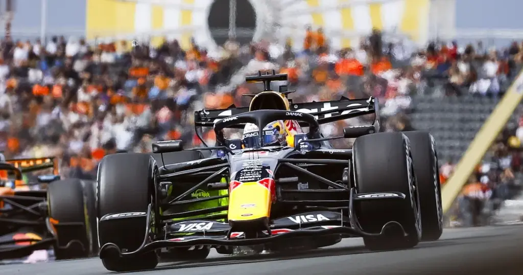 Laatste Dutch GP begint met vrije training om 12.30 uur • Baan droogt op na regen