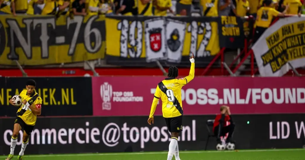 LIVE Keuken Kampioen Divisie | NAC maakt verdiend gelijk in Oss, keeper van Vitesse krijgt rood voor elleboog