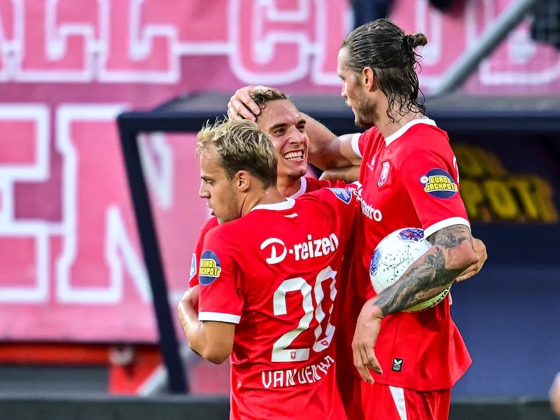 Grote verwachtingen in Enschede, harde klap voor FC Twente: Ferencváros zet Twente meteen met beide benen op de grond