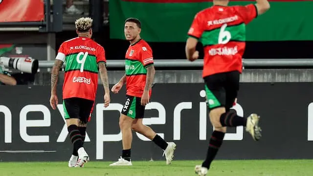 Emre Mor zet NEC in de verlenging op voorsprong tegen Olympiacos