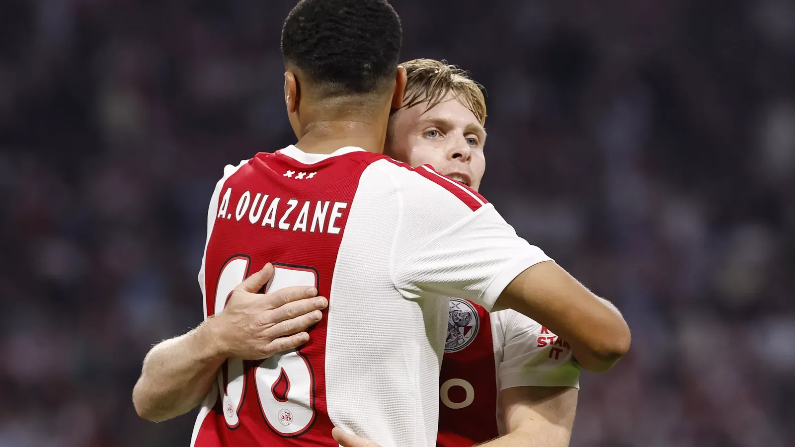 Abdallah Ouazane en Oliver Edvardsen voordat de goal wordt afgekeurd