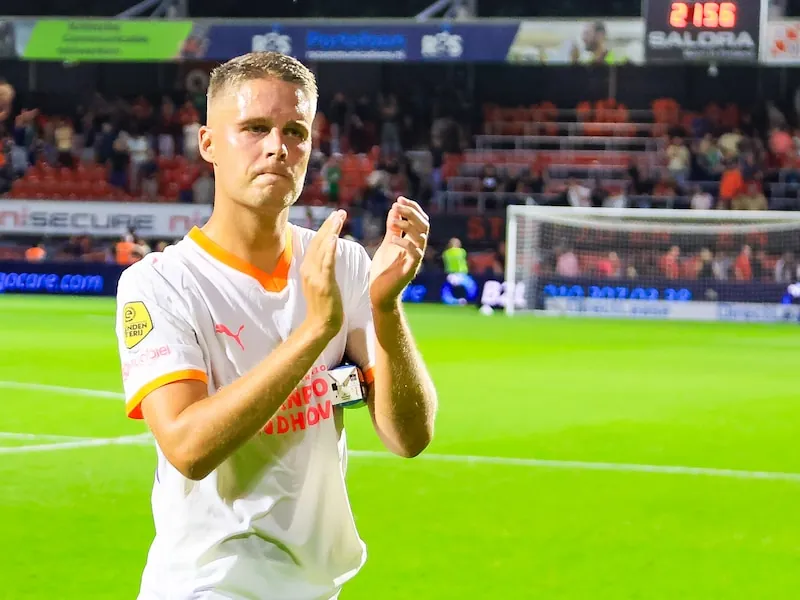 Veelbesproken A-merk en prijzenpakker van PSV gaat definitief weg: Joey Veerman kijkt straks naar de gele muur