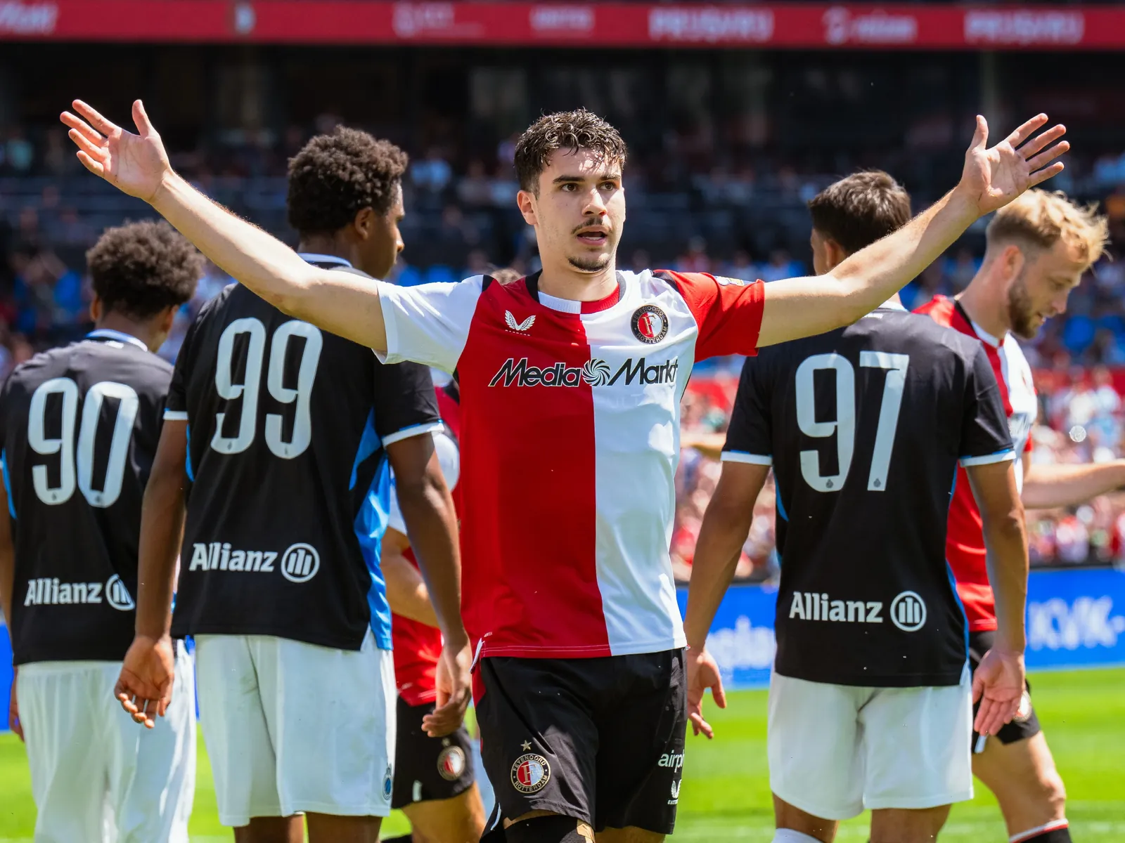 Van Persie scoorde in de voorbereiding tegen Club Brugge, Rayo Vallecano en Atalanta