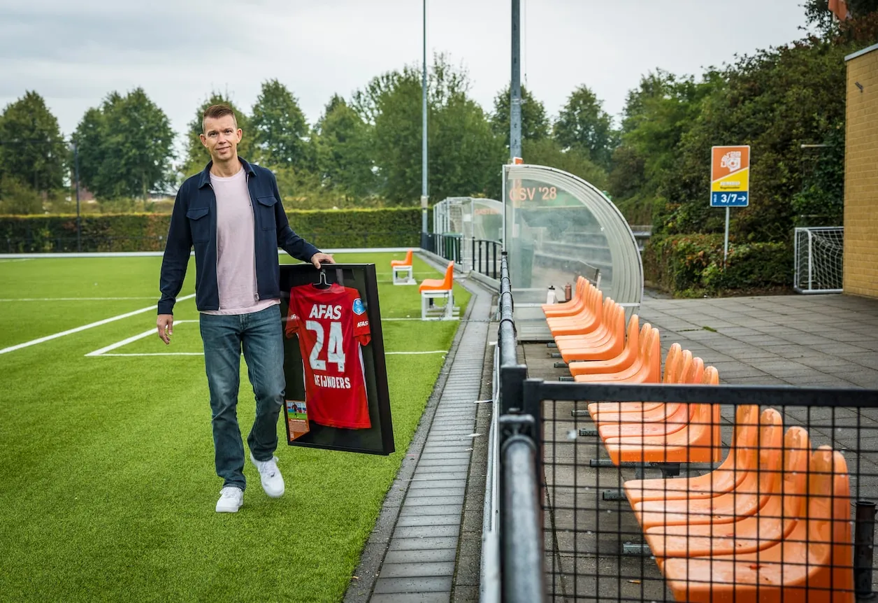 Hans van ’t IJssel heeft nog geen idee waar het geld naar toe gaat.© Henri van der Beek