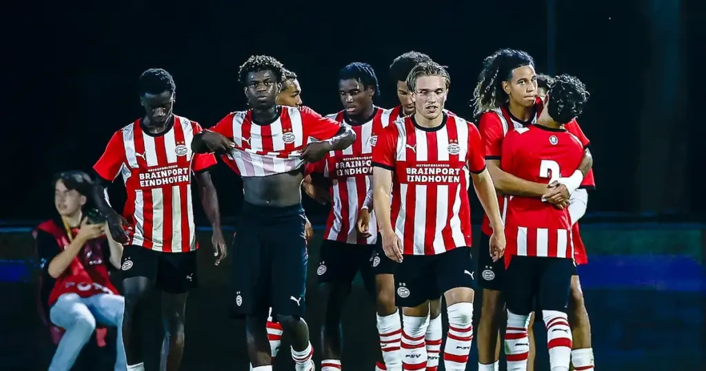 LIVE Keuken Kampioen Divisie | Jong Ajax op grote achterstand bij Jong Utrecht, Jong PSV leidt tegen Jong AZ