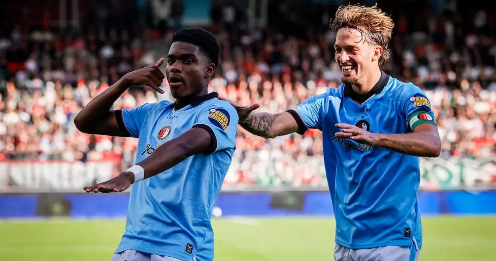 Debutant Schaken (17) draagt met prachtgoal bij aan zege Feyenoord op NEC