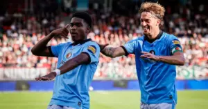 Debutant Schaken (17) draagt met prachtgoal bij aan zege Feyenoord op NEC
