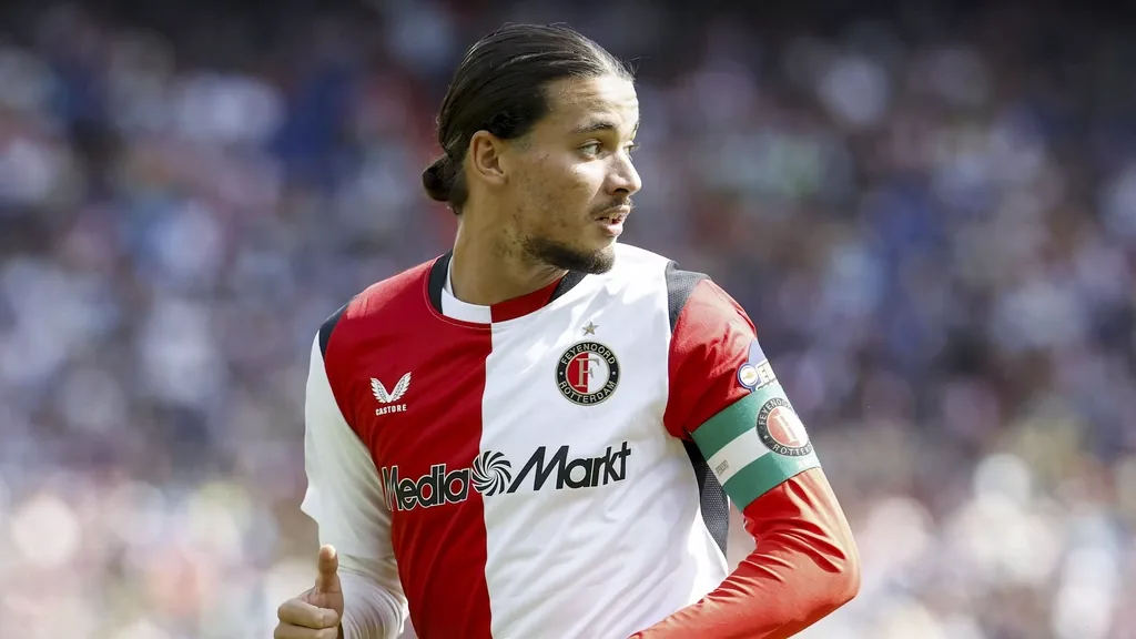 Opinie Sjoerd Mossou | De clubleiding van Feyenoord deed aan het einde van een moeizame transferzomer het enige juiste - AD.nl