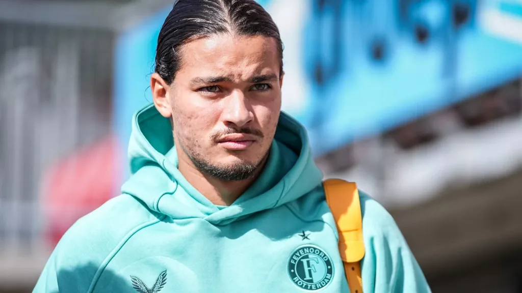 Hectische miljoenendans in de Kuip: waarom Feyenoord Anis Hadj Moussa toch niet verkoopt aan Al-Ittihad - AD.nl