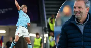 Steijn over kritiek op juichen na goal tegen Barça: 'Scoor zelf eens in Camp Nou'