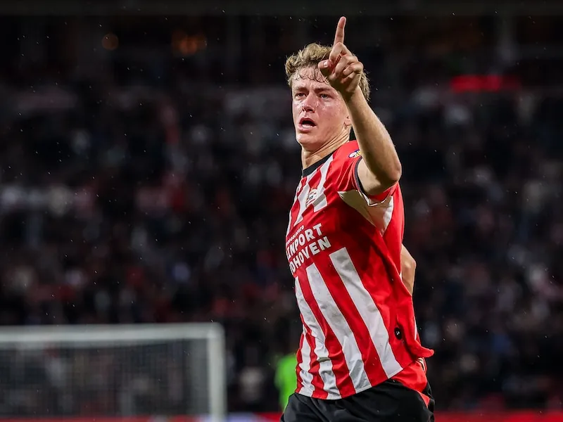 PSV is dankzij ‘perfecte hattrick’ weer koploper (en had tegen Sparta 58 miljoen euro op de bank)