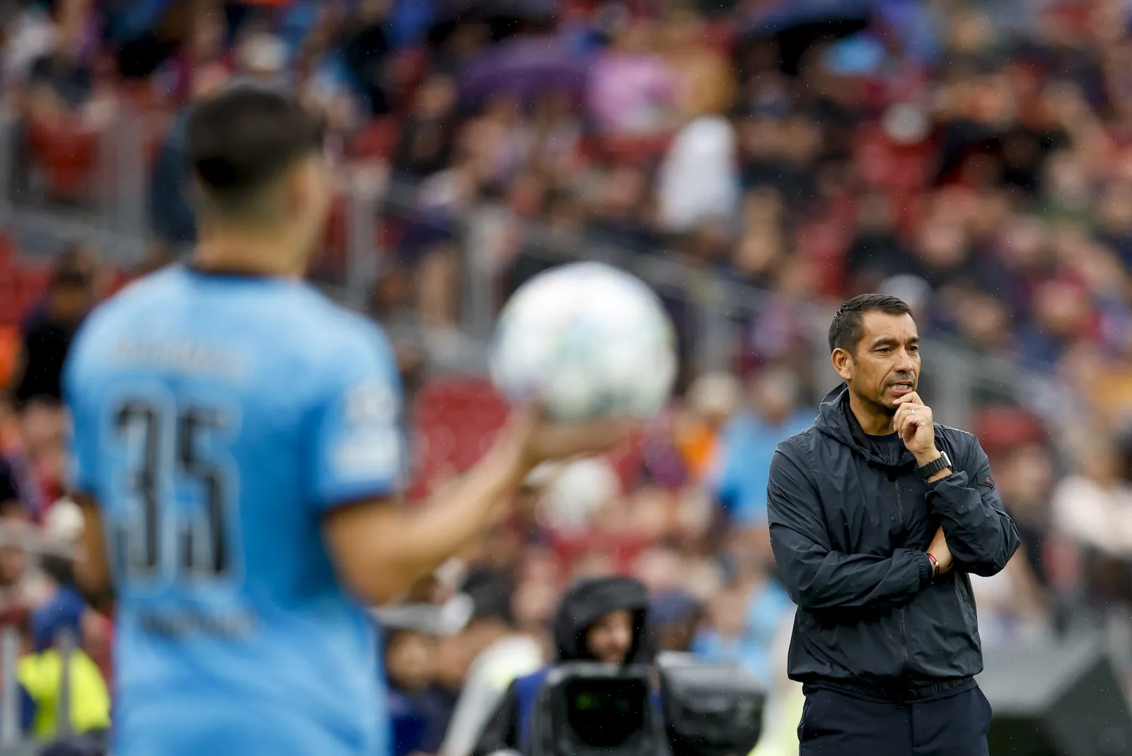 Feyenoordcoach Giovanni van Bronckhorst.Bronfoto Alberto Estevez/EPA
